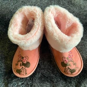 Disney pink Minnie Mouse fuzzy boots